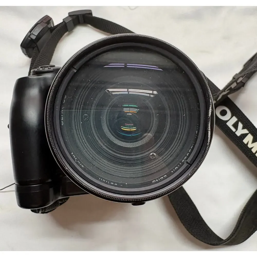 Olympus IS-3 DLX 35mm Film SLR Camera 35-180mm Powers On Untested Vivitar Flash